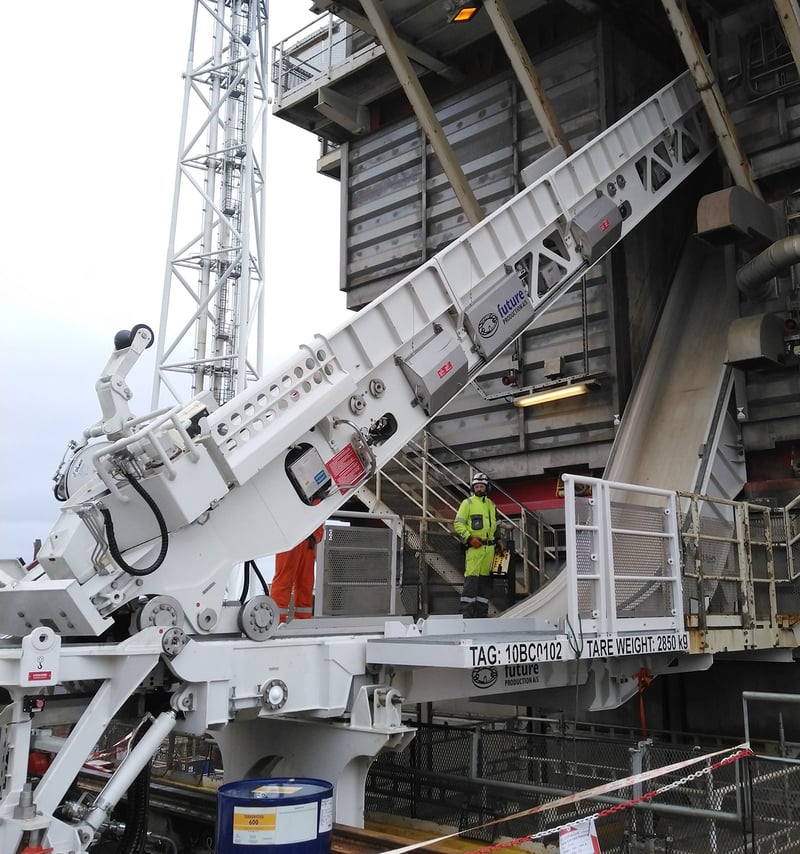 Future Production Pipe Shuttle Machine in inclined position during installation on Equinor’s Heidrun TLP rig, with personnel performing final system checks.